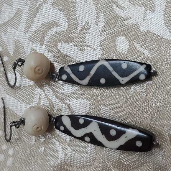 Earrings and necklace - Picture 2 of 3